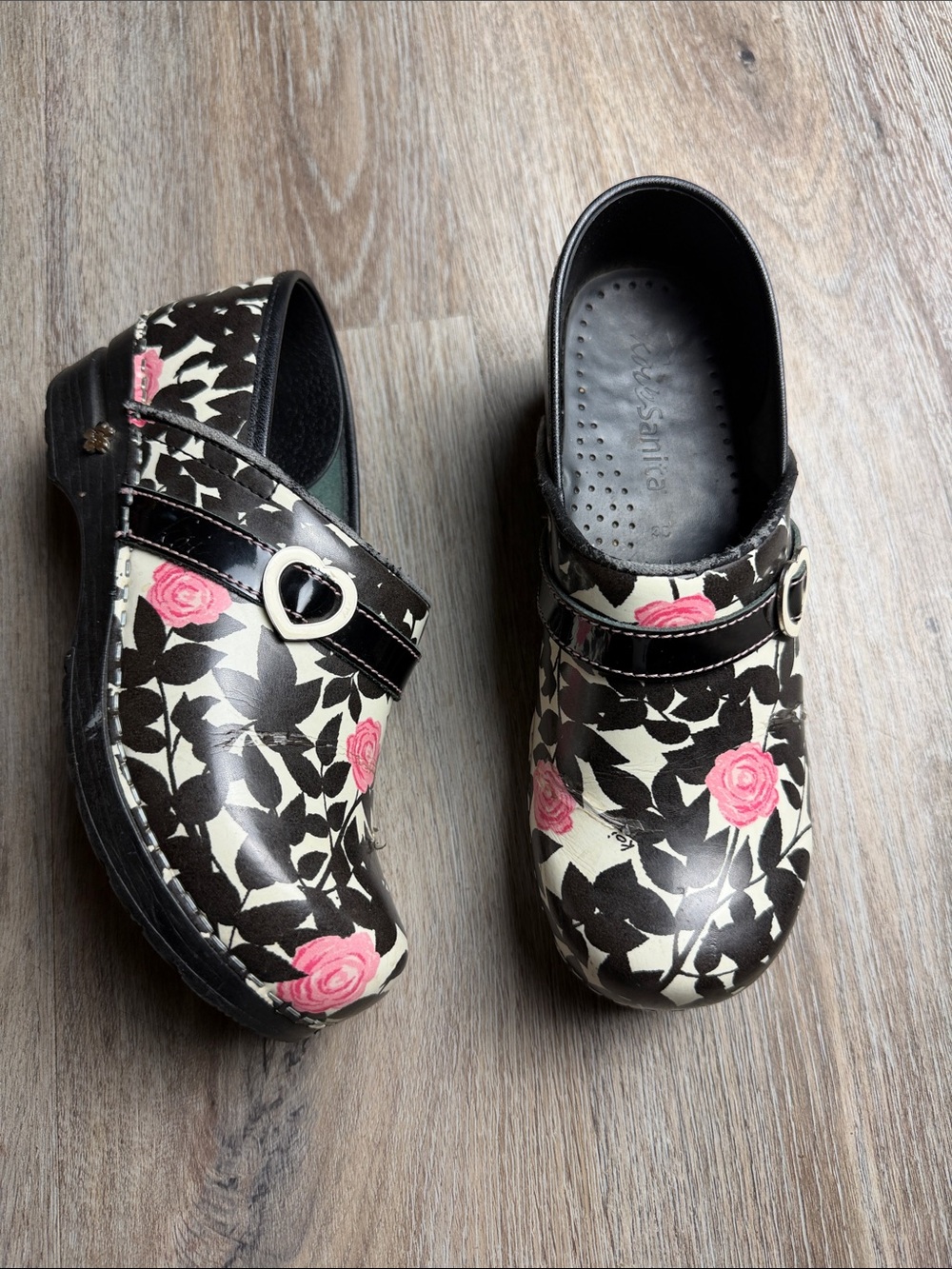 Sanita Koi Patent Leather Floral Rose Danish Clogs Size 38 (US 6.5-7)